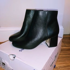 Fall Leather Ankle Booties - Black